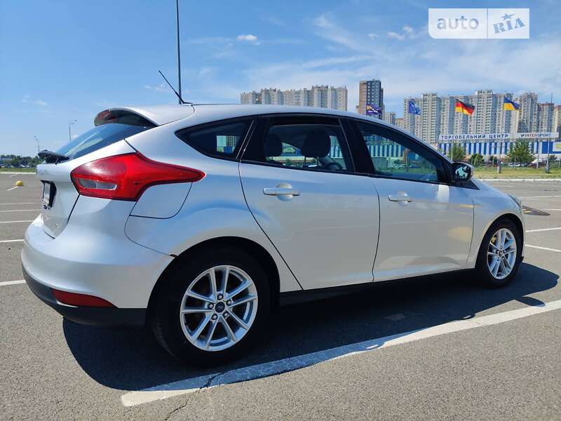 Хэтчбек Ford Focus 2015 в Киеве