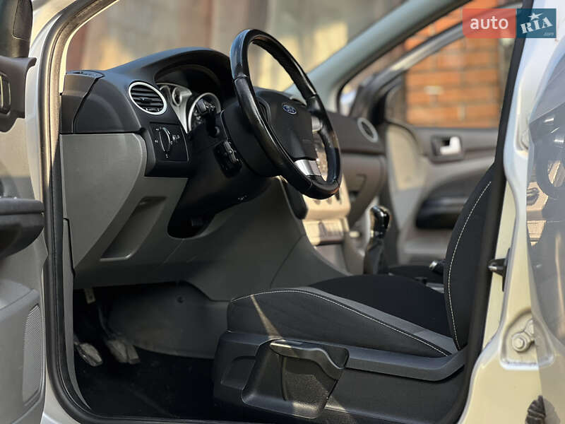 Хэтчбек Ford Focus 2010 в Киеве
