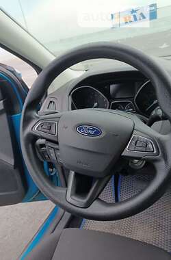 Седан Ford Focus 2015 в 
