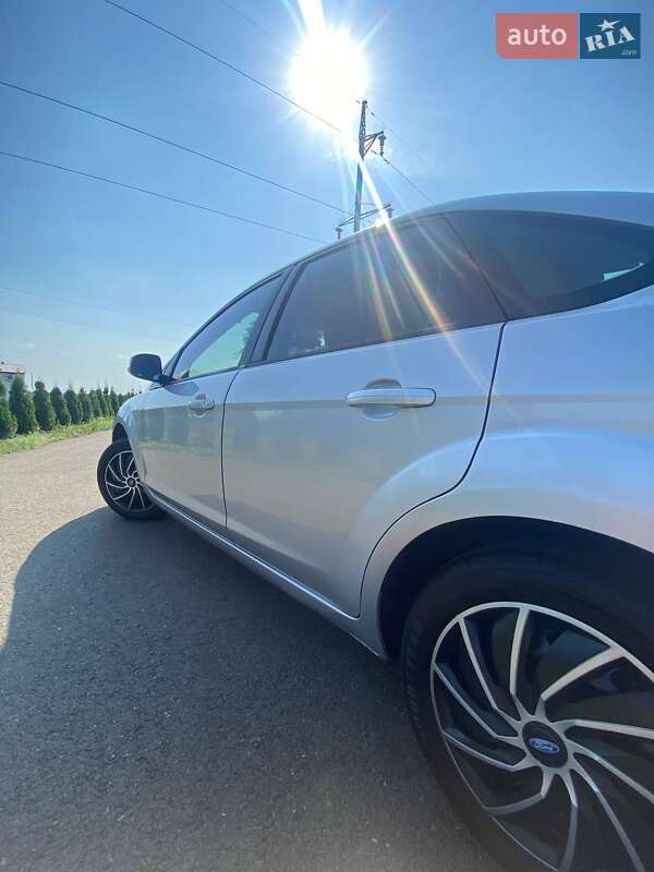 Седан Ford Focus 2011 в Березане