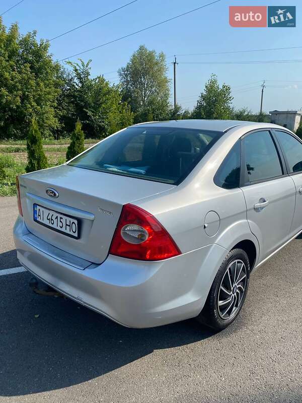 Седан Ford Focus 2011 в Березане