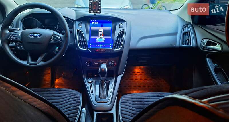 Седан Ford Focus 2016 в Слобожанському