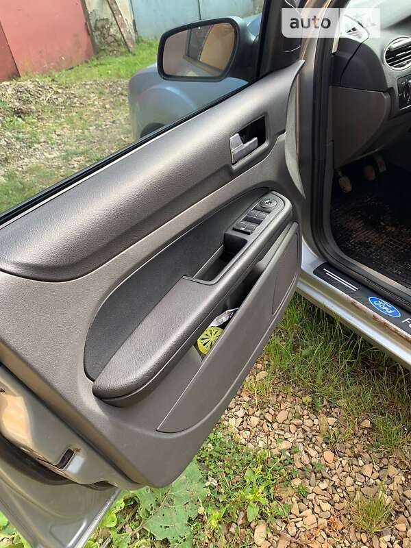 Хэтчбек Ford Focus 2005 в Самборе