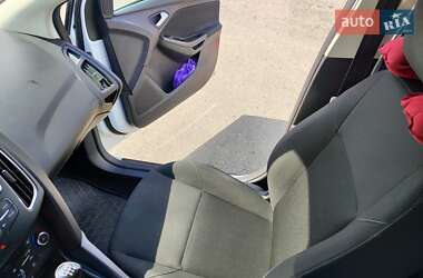 Хетчбек Ford Focus 2015 в 