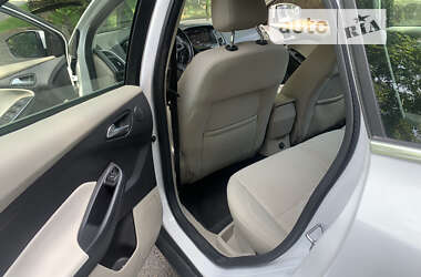 Хэтчбек Ford Focus 2012 в 