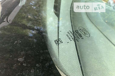Хэтчбек Ford Focus 2012 в 