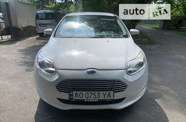 Хэтчбек Ford Focus 2012 в 