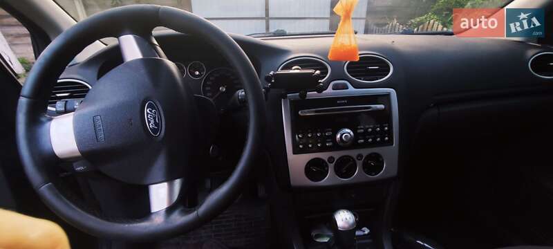 Хэтчбек Ford Focus 2005 в Макарове