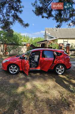 Хэтчбек Ford Focus 2013 в 