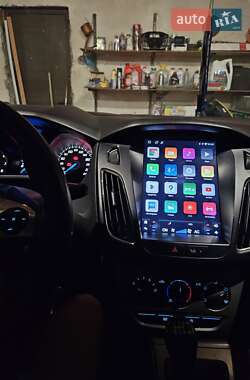 Хэтчбек Ford Focus 2013 в 