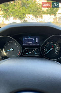 Хэтчбек Ford Focus 2011 в 