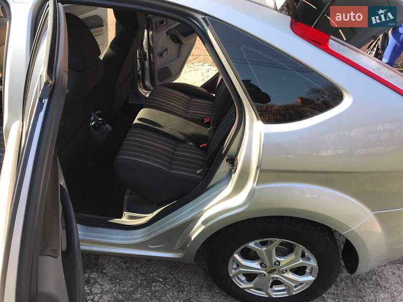 Хэтчбек Ford Focus 2011 в Черновцах фото 5 Хэтчбек Ford Focus 2011 в Черновцах