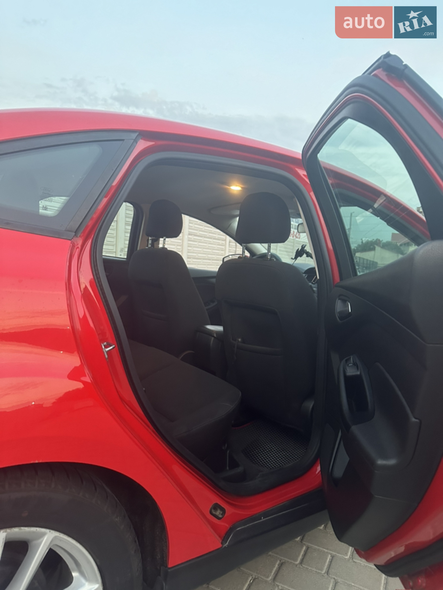 Ford Focus 2016 VIN 1FADP3F20GL264728 фото оголошення 14 з 16