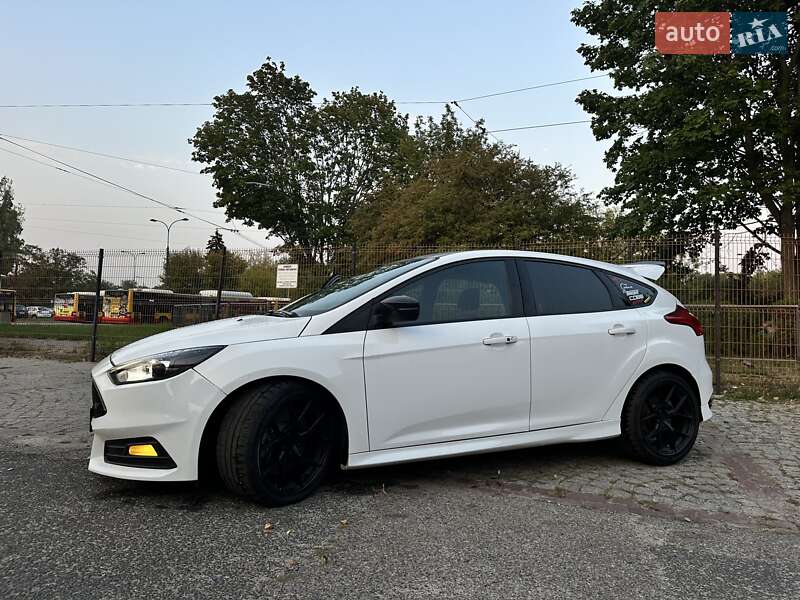 Хэтчбек Ford Focus 2016 в Кременчуге