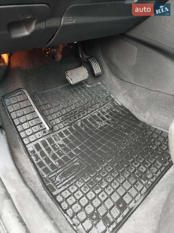 Седан Ford Focus 2015 в Киеве фото 14 Седан Ford Focus 2015 в Киеве