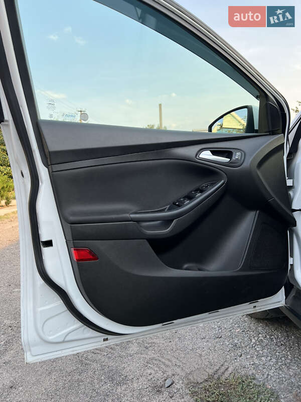 Хэтчбек Ford Focus 2015 в Днепре