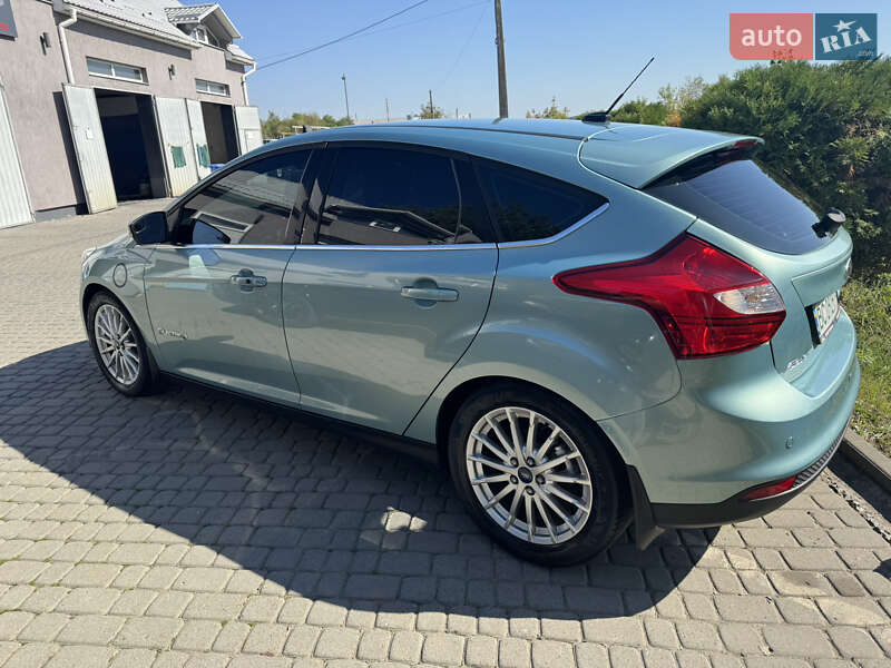 Хэтчбек Ford Focus 2012 в Мукачево