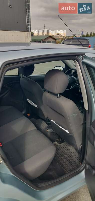 Хэтчбек Ford Focus 2002 в Ирпене