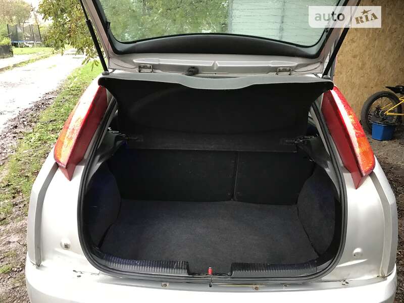 Хэтчбек Ford Focus 2004 в Калуше