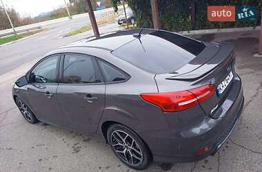 Седан Ford Focus 2015 в 