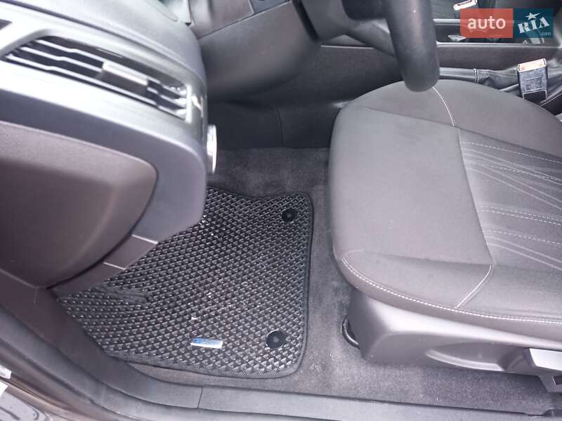Седан Ford Focus 2015 в Киеве фото 20 Седан Ford Focus 2015 в Киеве