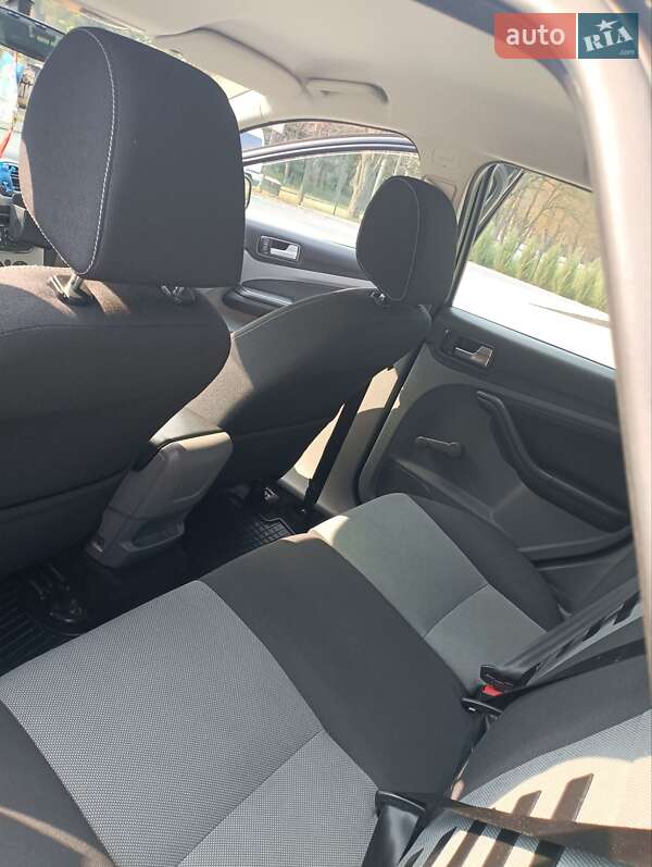 Хэтчбек Ford Focus 2010 в Ровно
