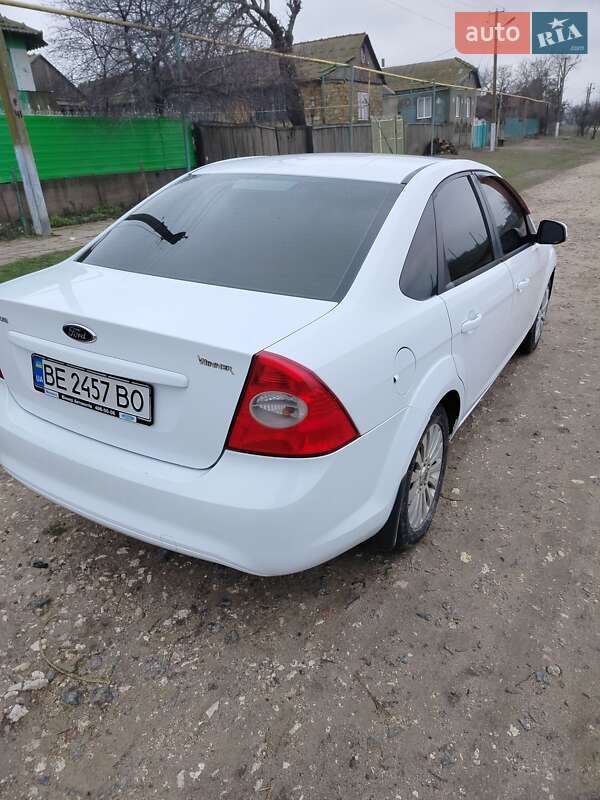 Седан Ford Focus 2011 в Тарутине