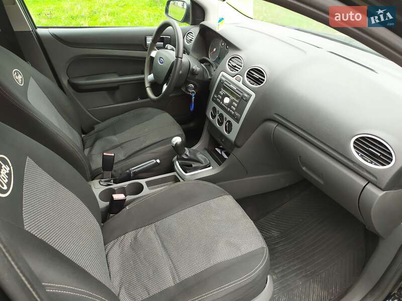 Хэтчбек Ford Focus 2006 в Ужгороде