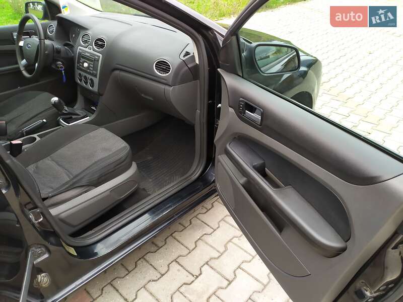 Хэтчбек Ford Focus 2006 в Ужгороде
