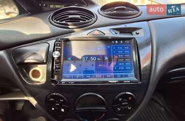 Седан Ford Focus 2002 в 