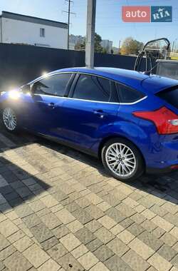 Хэтчбек Ford Focus 2013 в 