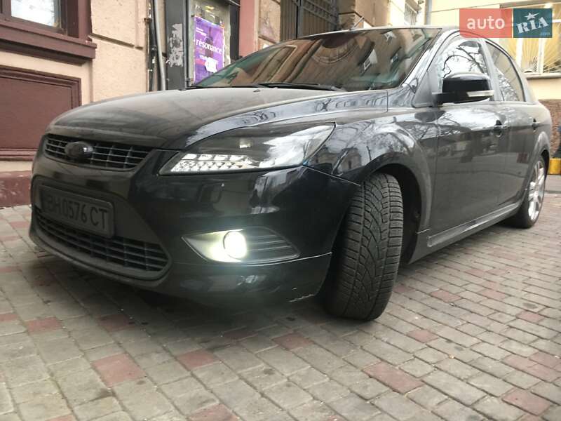 Седан Ford Focus 2010 в 