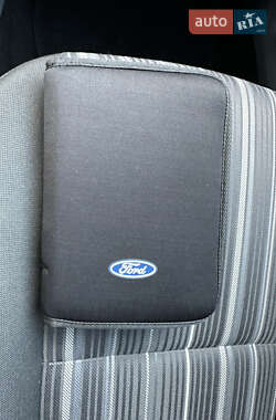 Хэтчбек Ford Focus 2009 в 