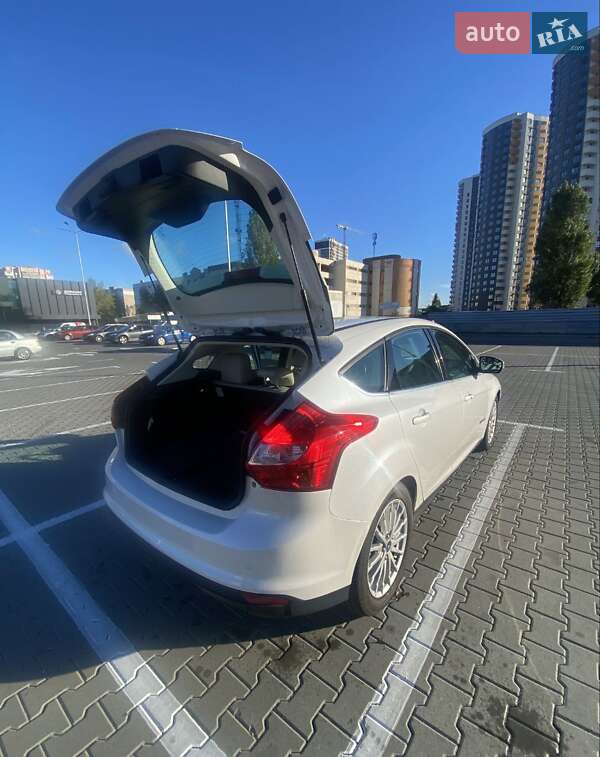 Хэтчбек Ford Focus 2014 в Киеве