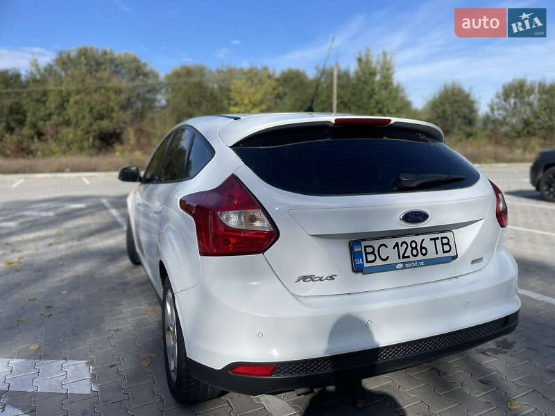 Хэтчбек Ford Focus 2011 в Городке