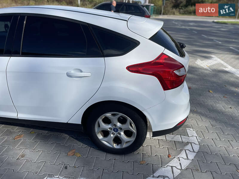 Хэтчбек Ford Focus 2011 в Городке