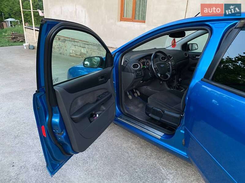 Хэтчбек Ford Focus 2006 в Великой Михайловке