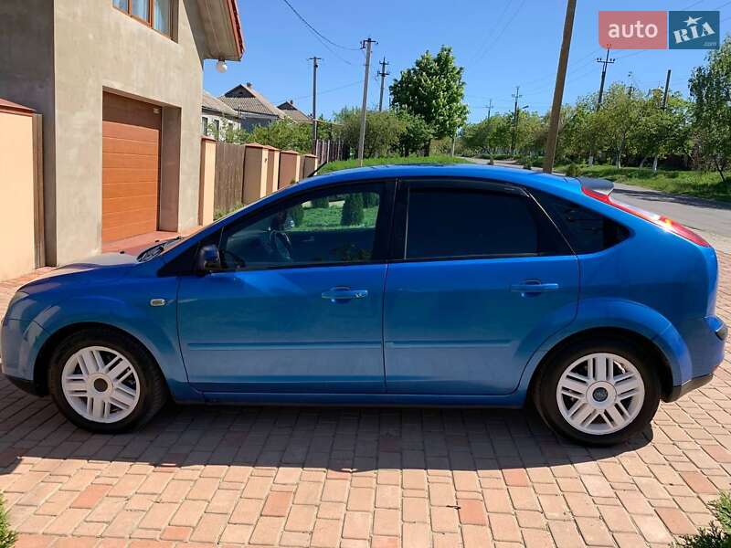 Хэтчбек Ford Focus 2006 в Великой Михайловке