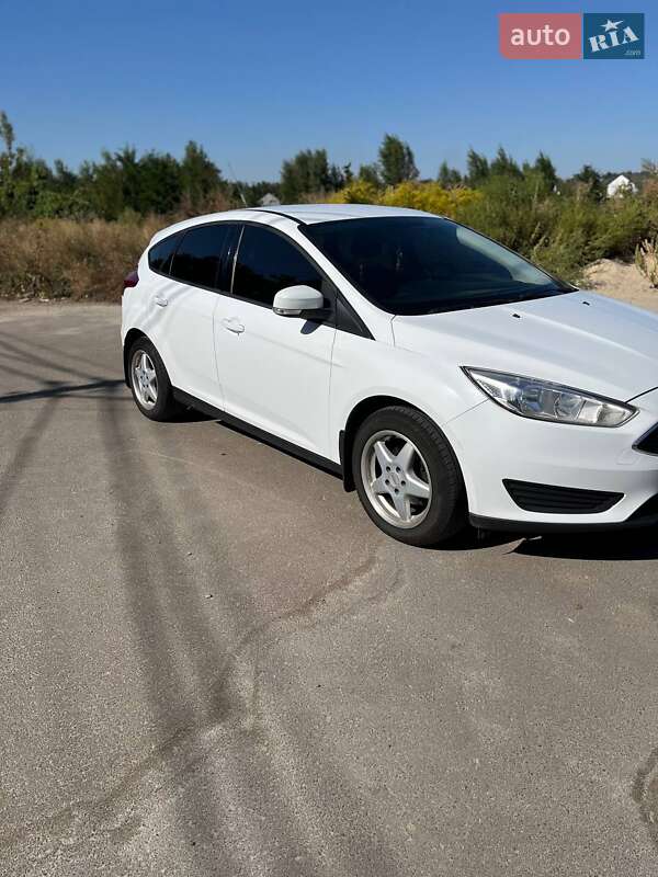 Хэтчбек Ford Focus 2015 в Киеве