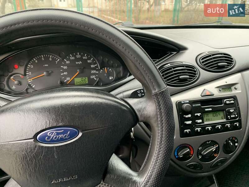 Хэтчбек Ford Focus 2004 в Теофиполе