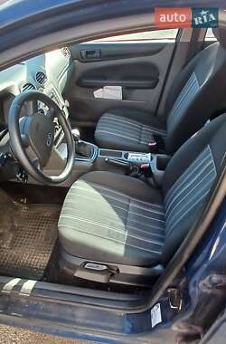 Хэтчбек Ford Focus 2011 в 