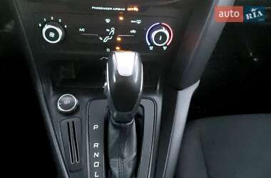 Седан Ford Focus 2015 в 
