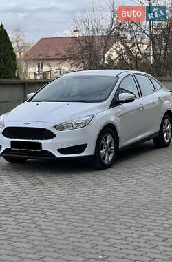 Седан Ford Focus 2015 в Жовкві