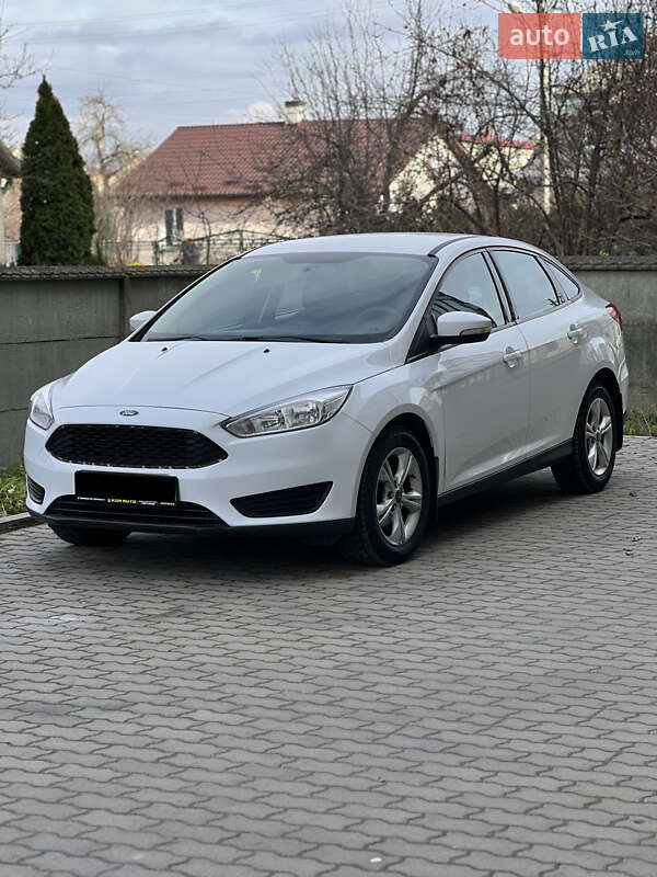 Седан Ford Focus 2015 в Жовкве