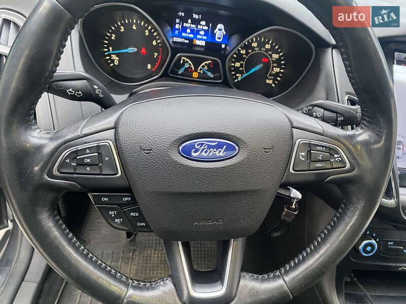 Хэтчбек Ford Focus 2016 в Киеве