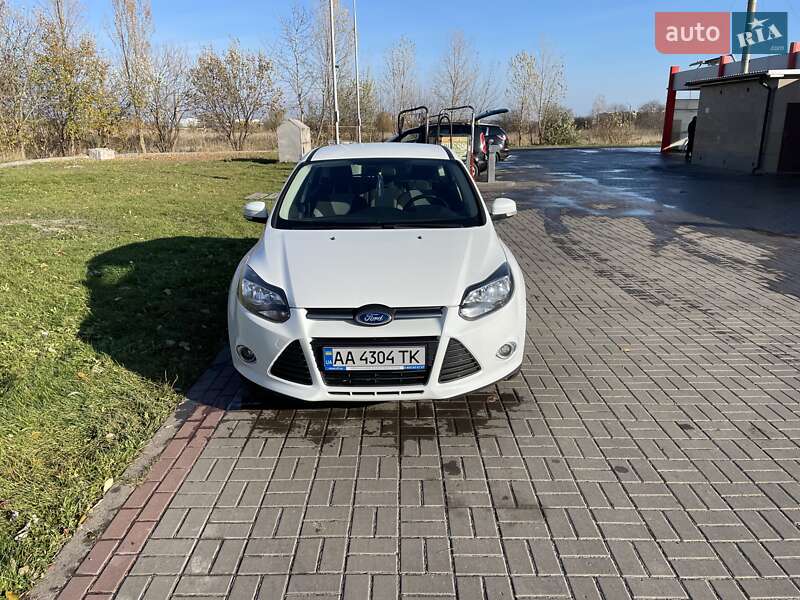 Хэтчбек Ford Focus 2014 в Нововолынске
