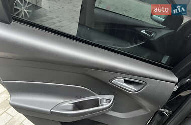 Седан Ford Focus 2015 в 