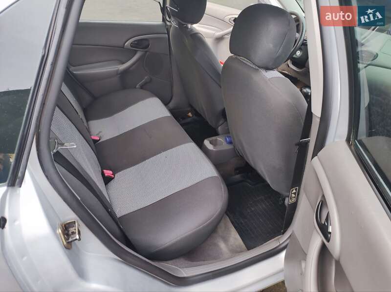 Седан Ford Focus 2003 в Долине