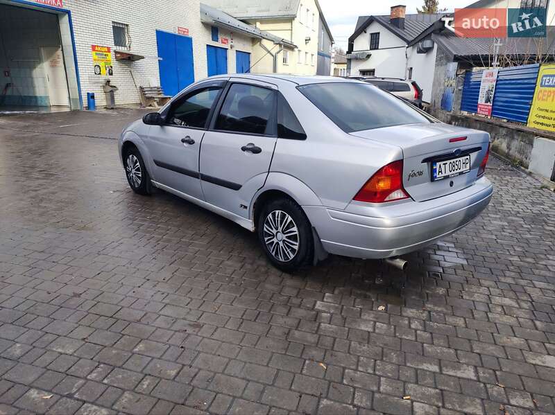 Седан Ford Focus 2003 в Долине