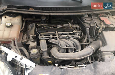 Хэтчбек Ford Focus 2010 в 